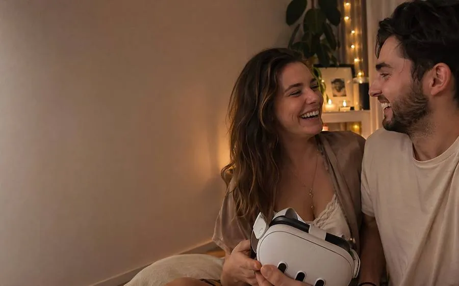 Пара пробует VR на свидании